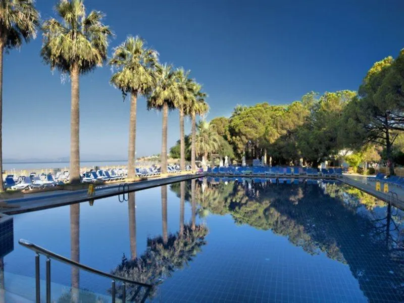 Omer Prime Holiday Resort Kusadasi 3*,